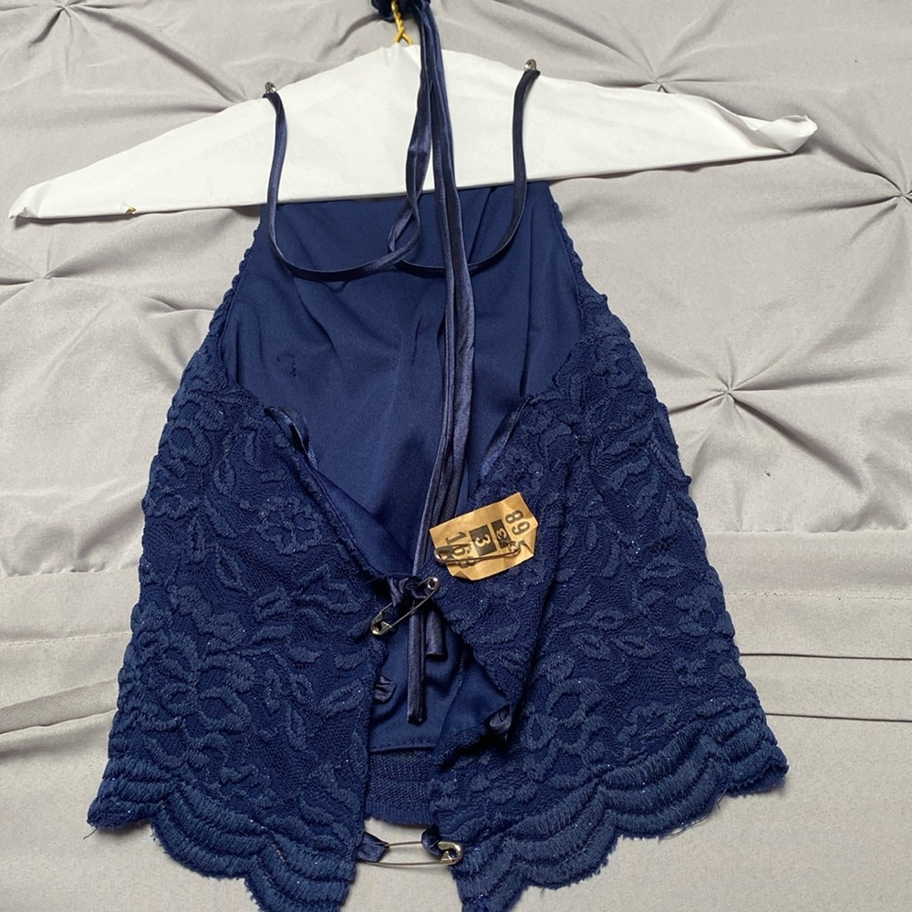 Two Piece - Picture 2 of 4